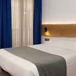 בית הארחה Paris 3*