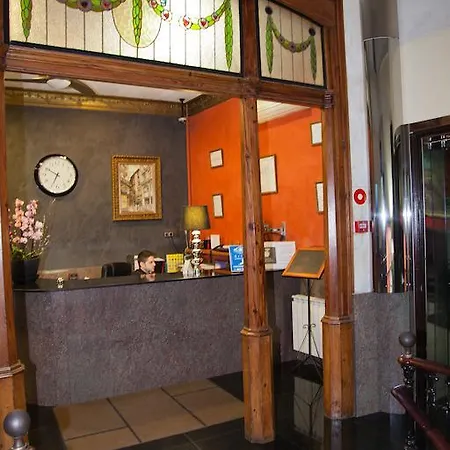 オスタル パリ ゲストハウス