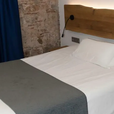 ゲストハウス オスタル パリ 3*