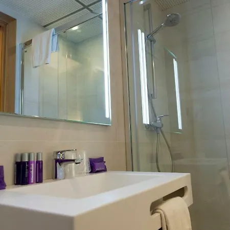 Paris בית הארחה