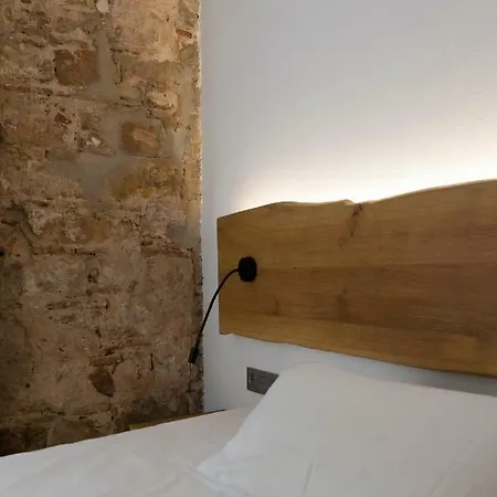 Paris בית הארחה